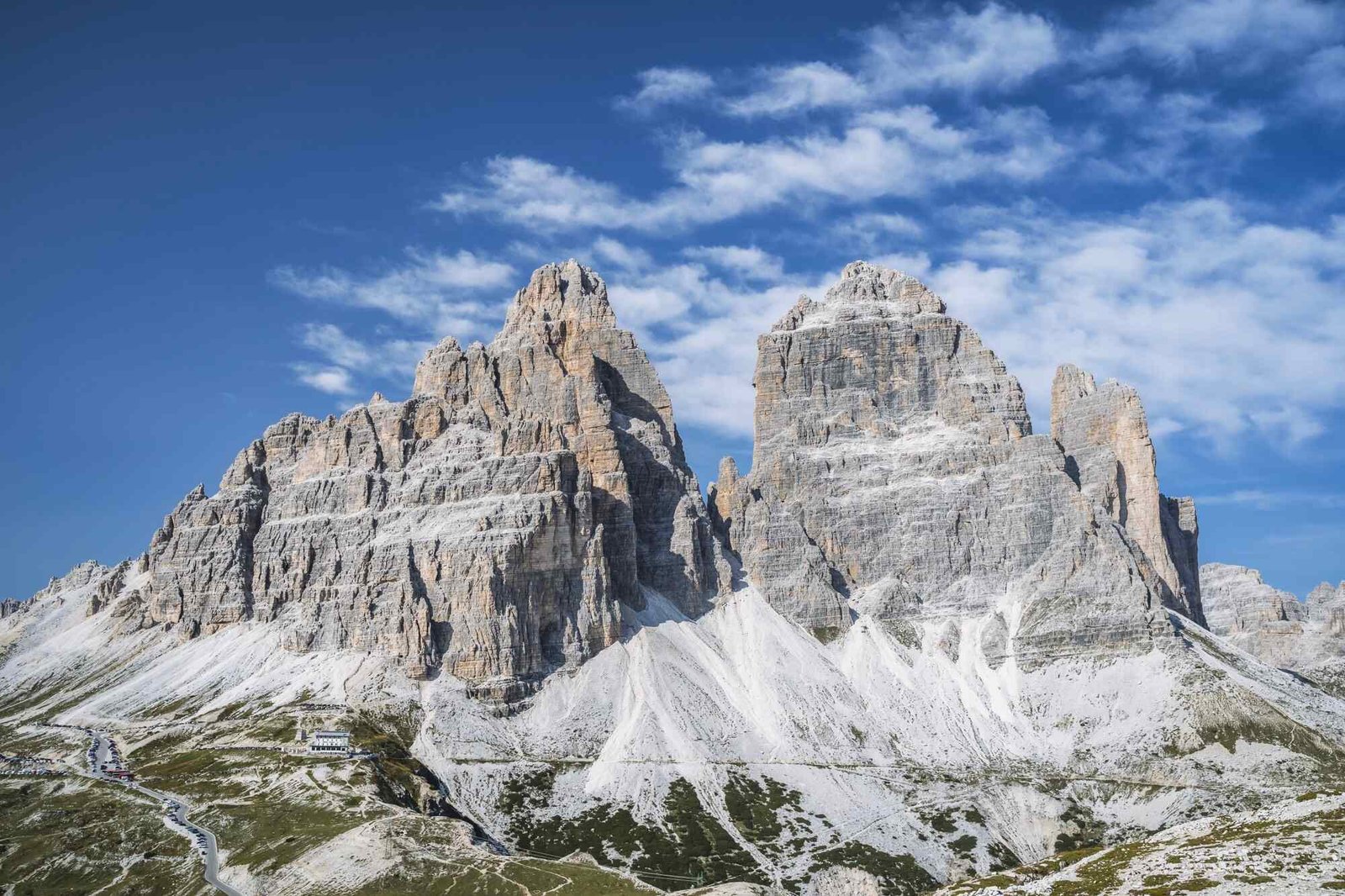tre-cime-di-lavaredo-trentino-alto-adige-dolomit-2024-10-18-05-09-39-utcResized-1.jpg